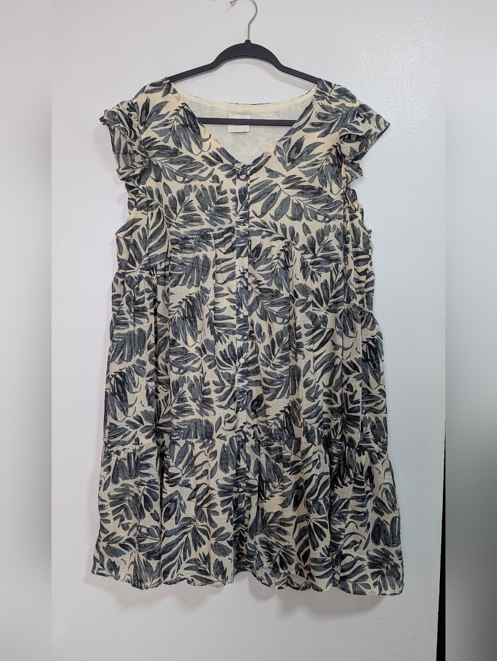 Hayden Los Angeles Size 1XL Cream and Navy Botanical Leaf Print Tiered Dress